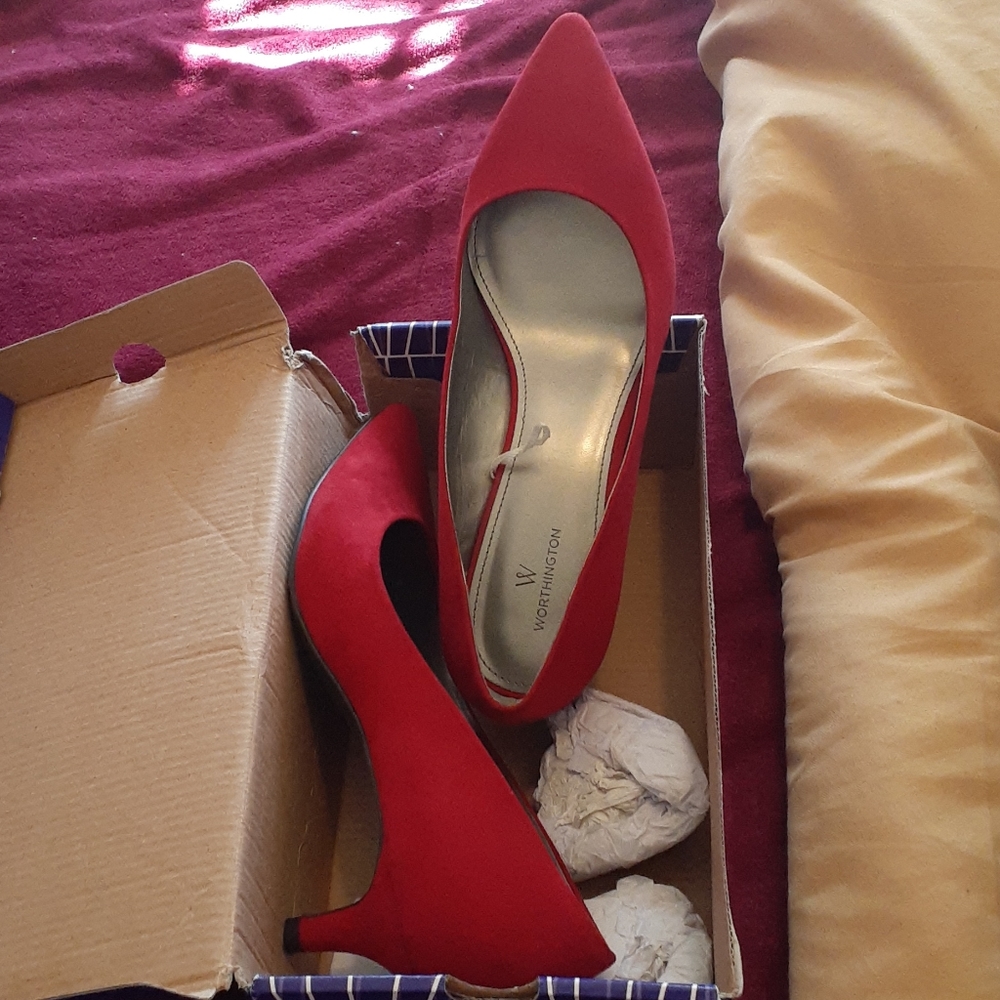 Red pumps
